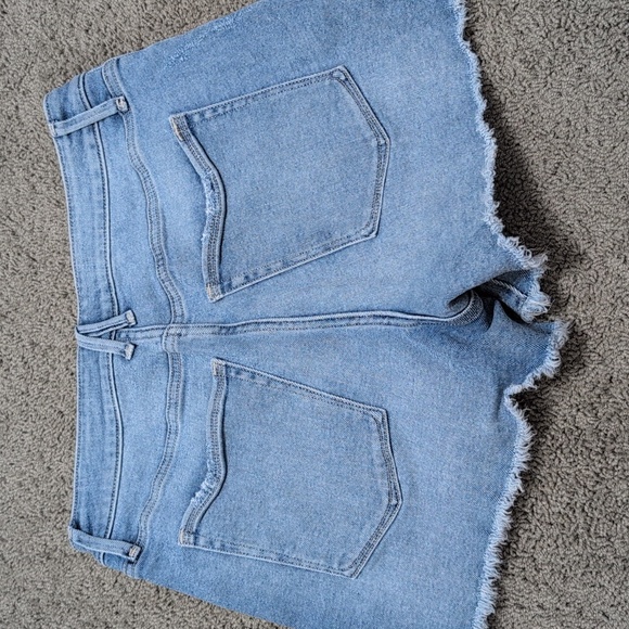 Good American Cutoff Jean Shorts Denim Lighter Wash High Waist Size 10/30 - Picture 8 of 12